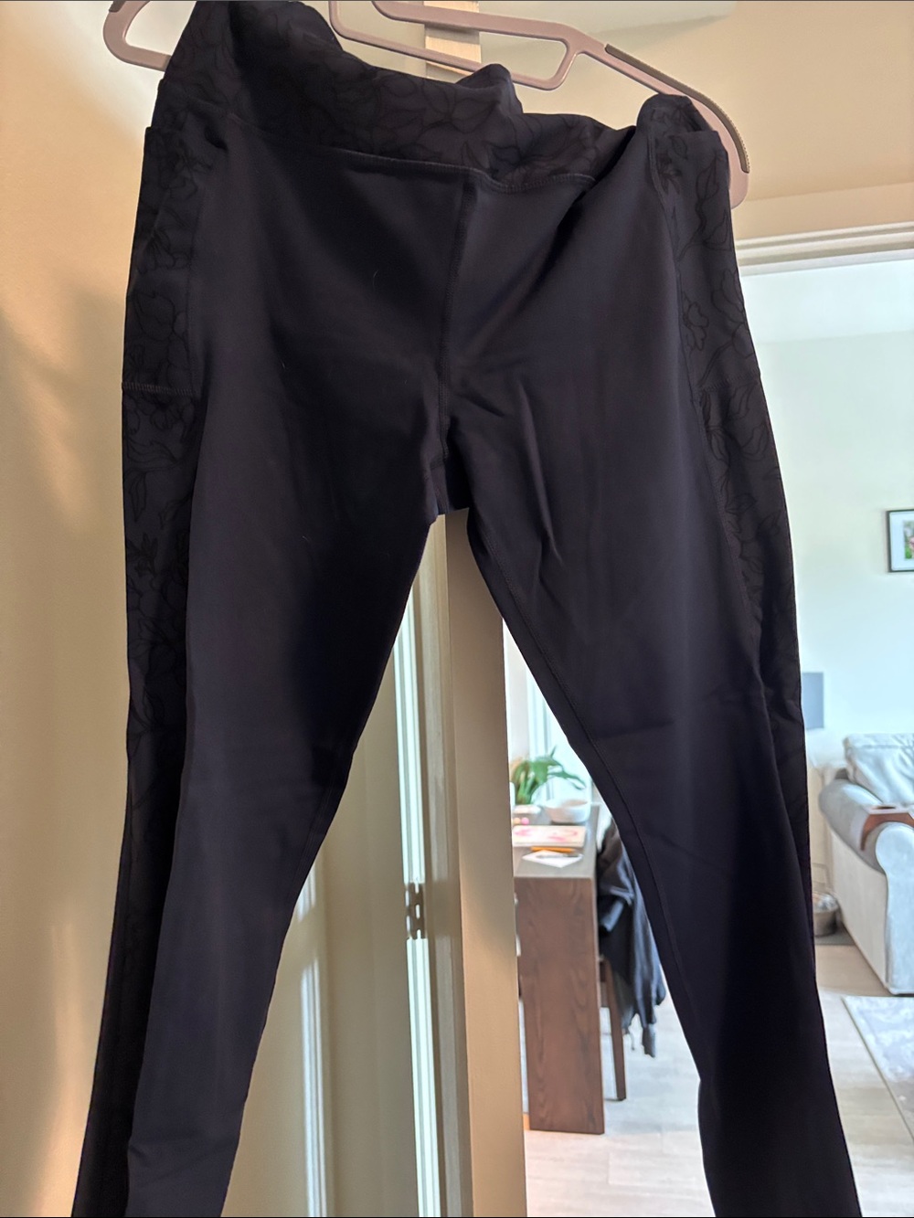Skechers Black High-Rise Performance Leggings with Subtle Side Pattern